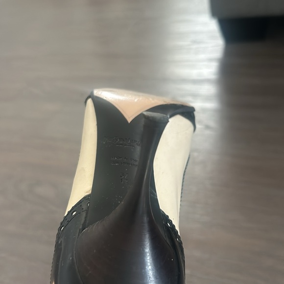Yves Saint Laurent classic shoes - fits like a 6 1/2 - Picture 4 of 5